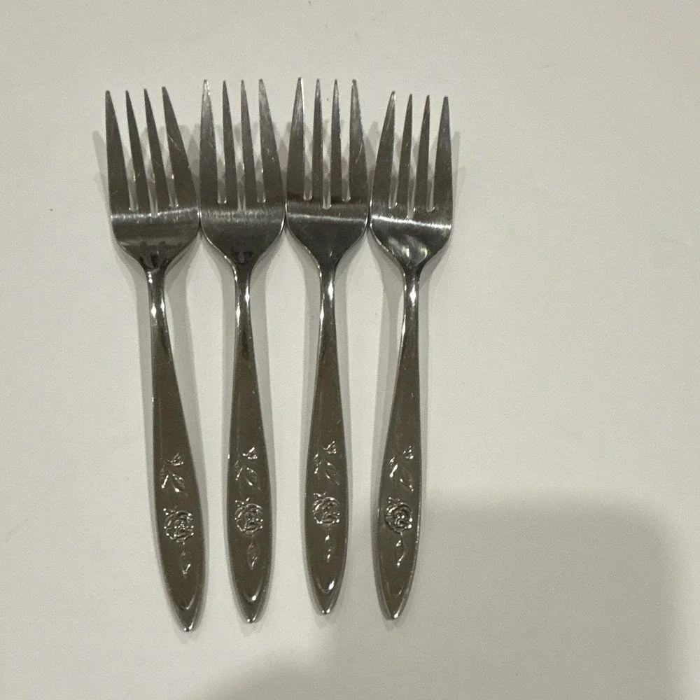 Set of 4 Stainless Steel Silver salad forks. Oneida community pattern my rose
